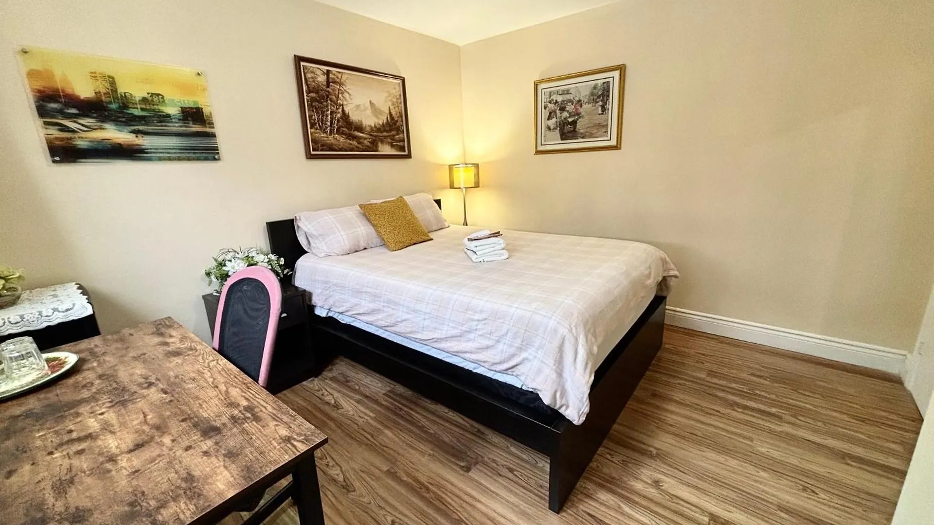 Bright&Modern Space Perfect For Couple And Family Step To Public Transit In Toronto