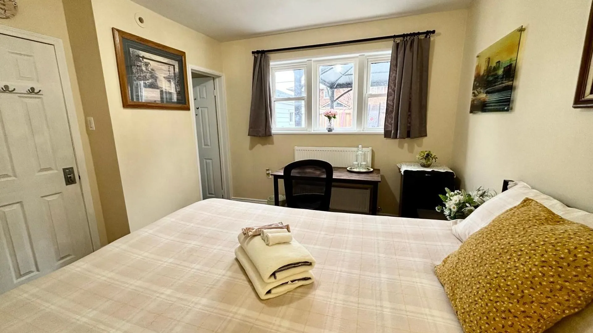 Quarto em Acomodações Particulares Bright&Modern Space Perfect For Couple And Family Step To Public Transit In Toronto