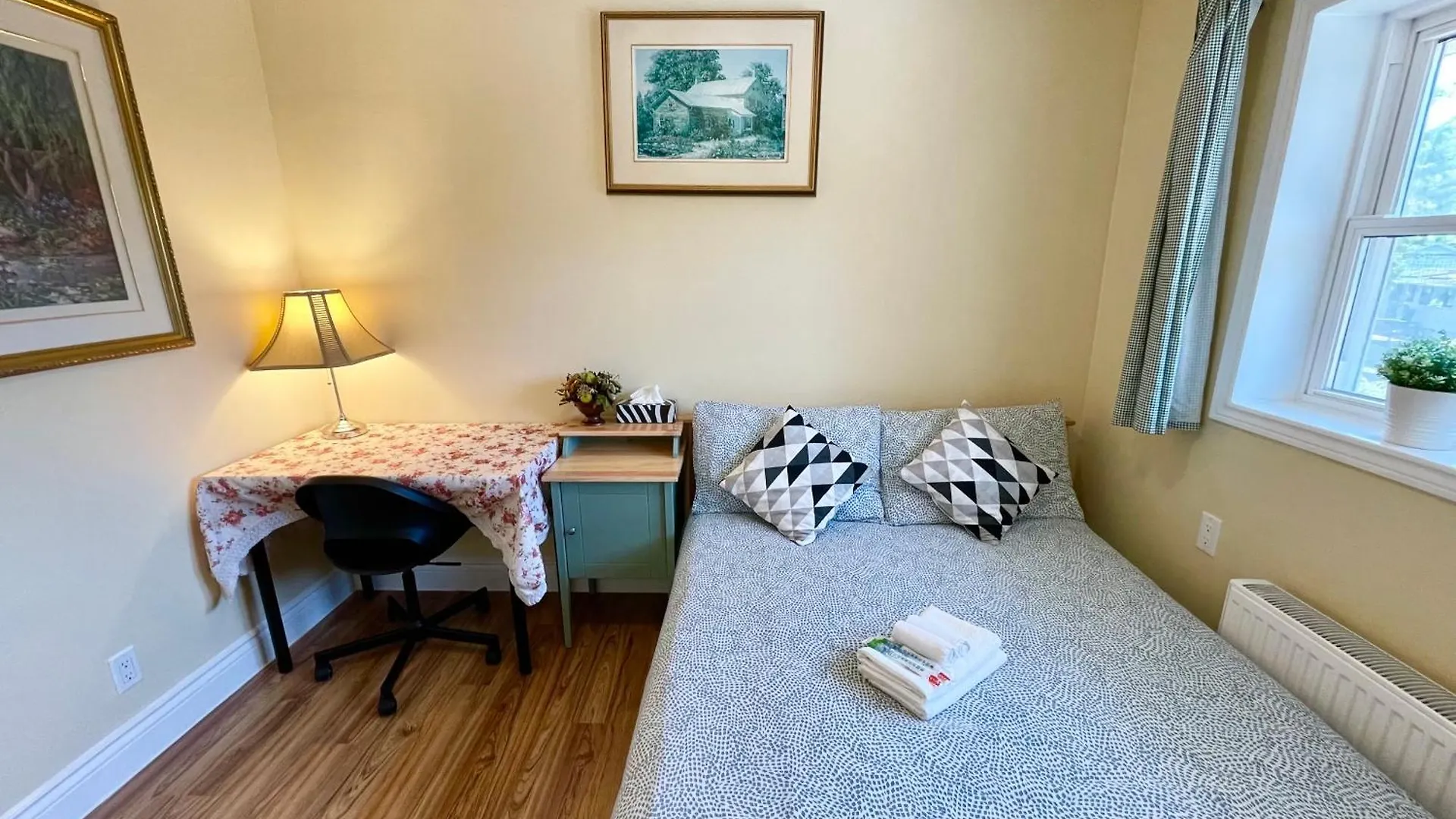 Bright&Modern Space Perfect For Couple And Family Step To Public Transit In トロント