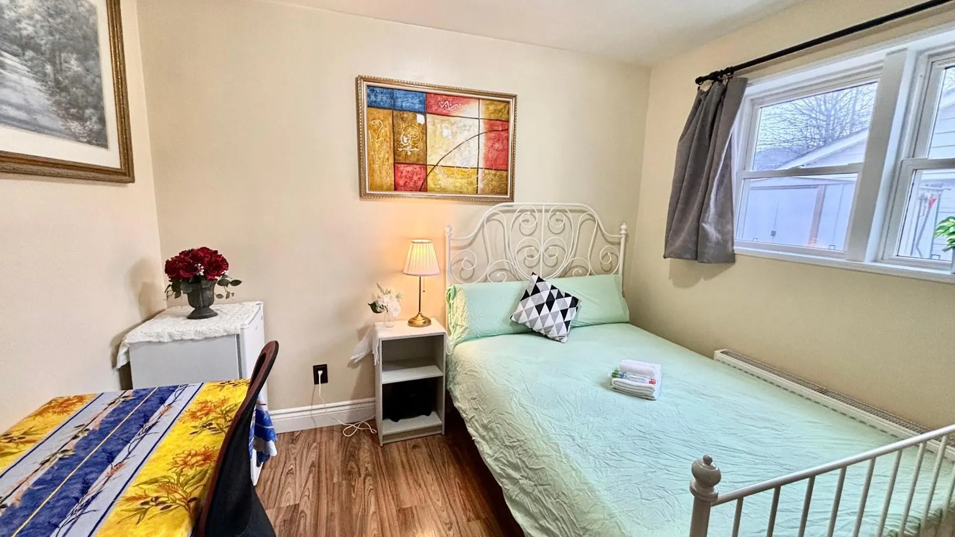 Bright&Modern Space Perfect For Couple And Family Step To Public Transit In トロント カナダ